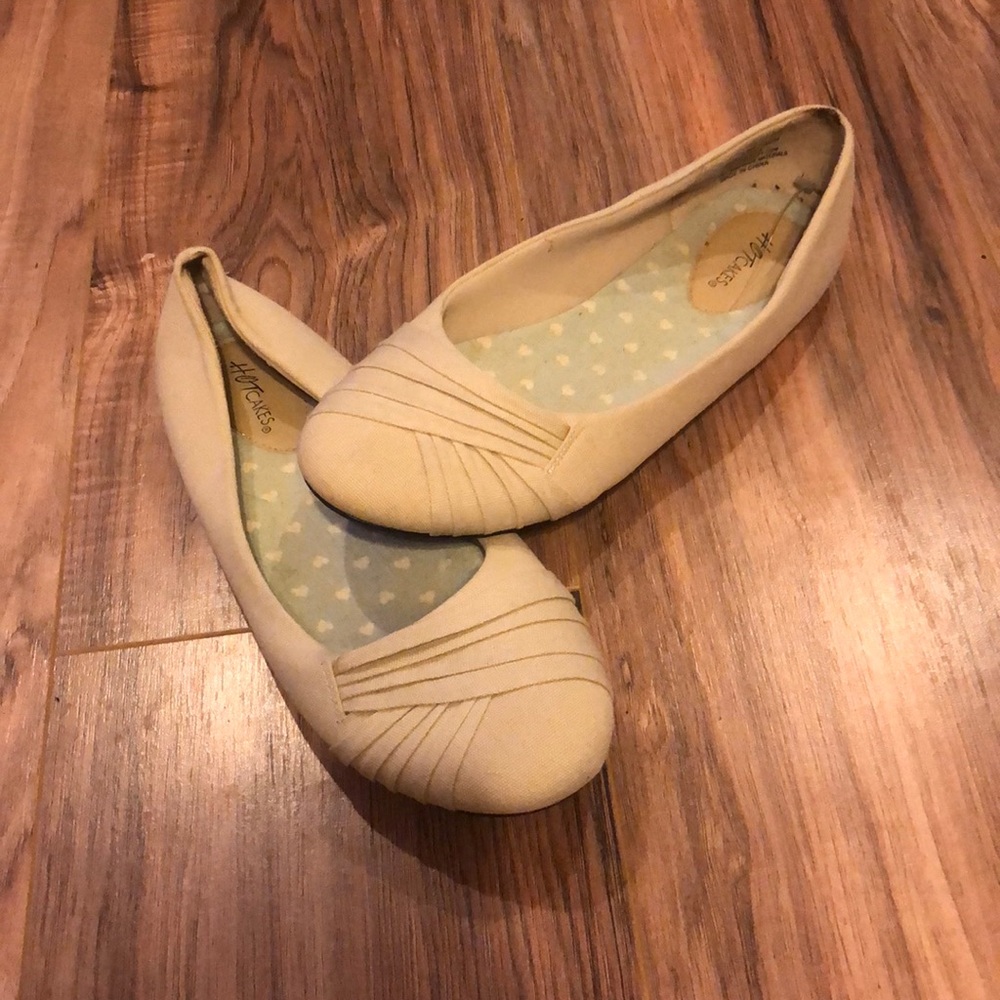 Cream flats